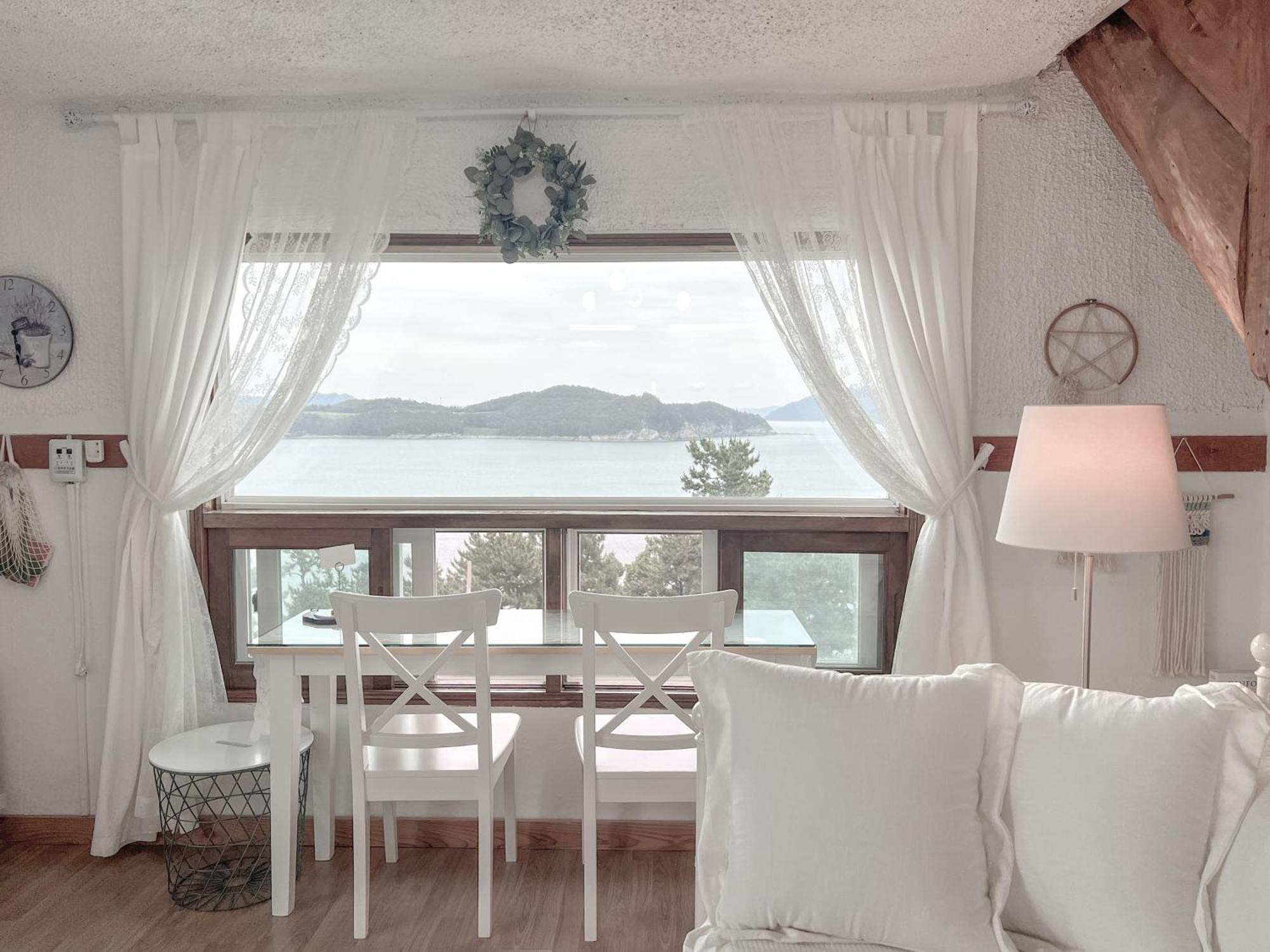 Country House Exclamation Mark & Comma Namhae Exterior photo